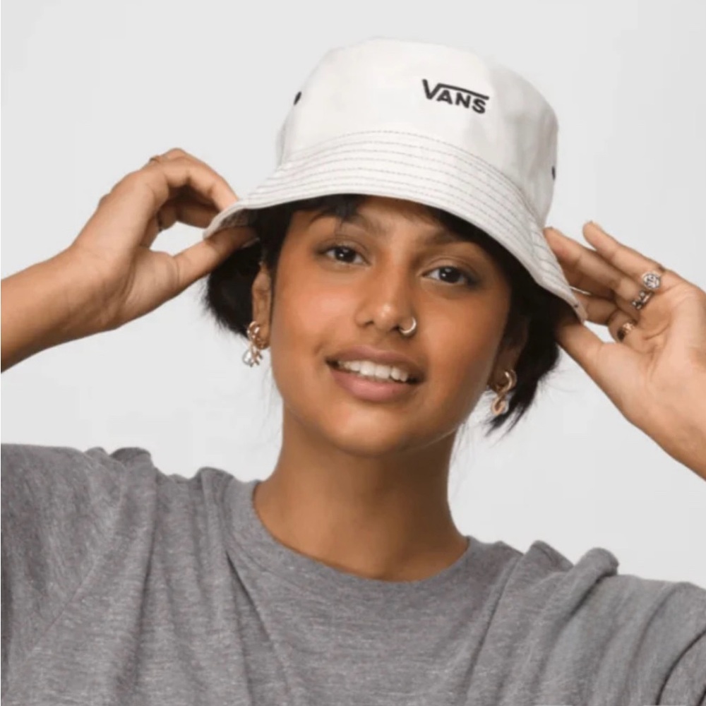 VANS Hankley Bucket Hat in Marshmallow Color